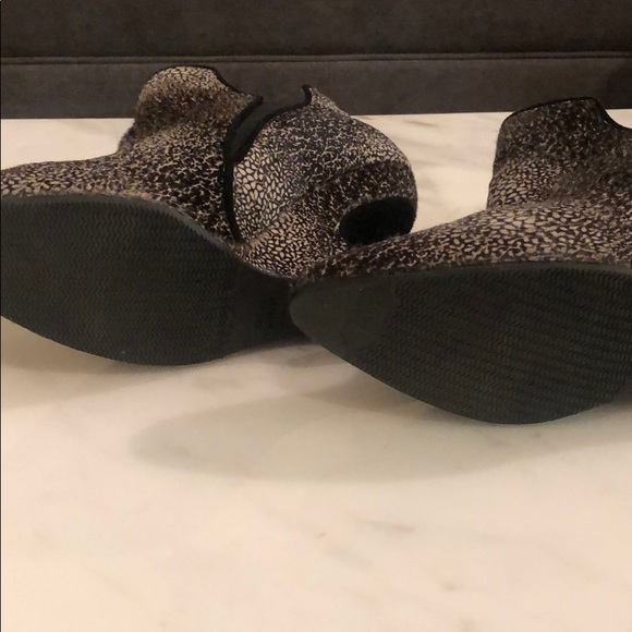 Stuart Weizmann bootie - Picture 4 of 4